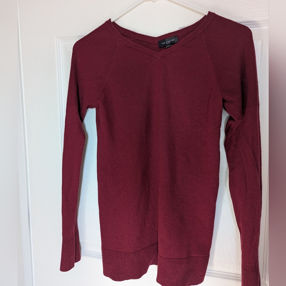 THE LIMITED BURGUNDY SWEATER Size MEDIUM